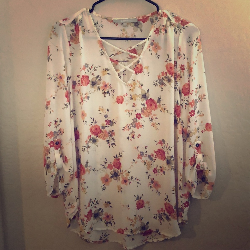 Floral Top! Never worn! Perfect for fall!